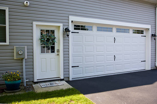 24/7 Emergency Garage Door Panel Replacement experts in Travilah, MD